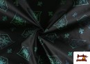 Acheter en ligne Tissu en Rase Ketten Imprimé avec Boucliers avec Paillettes Médievaux couleur Vert