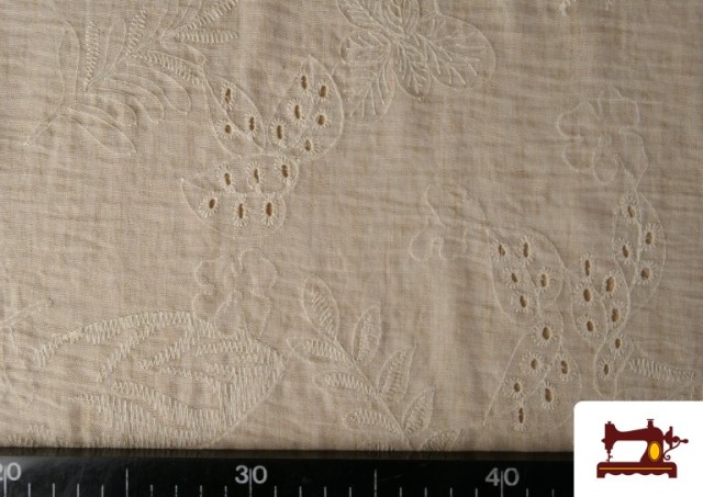 Tissu en lin brodé ajouré beige